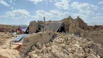 2 dead, 17 wounded as seminary wall collapses