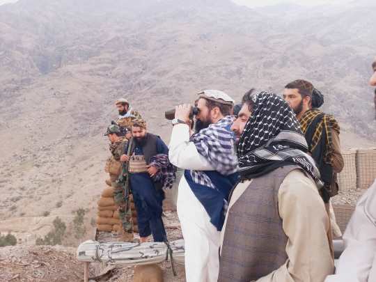 Deputy chief of staff visits posts along  Durand Line in Kunar