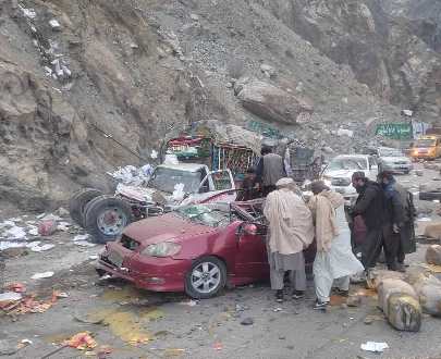 One killed, five injured in road mishap 