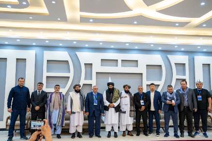 Haqqani meets representatives, athletes of various countries 