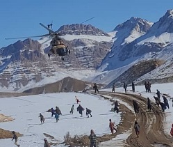 77 citizens stranded in snowfall rescued in Farah