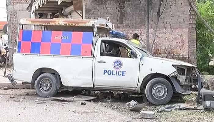 Officer among 5 policemen killed in armed attack in Pakistan 