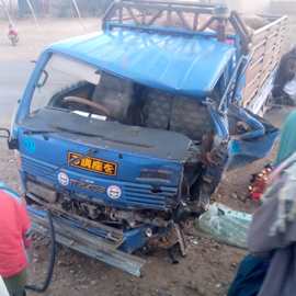 1 dead, 4 wounded in road mishap 