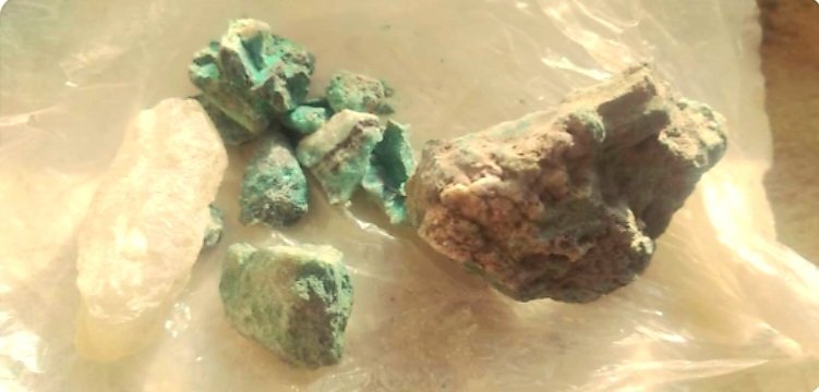 Bid to smuggle precious stones to Iran foiled