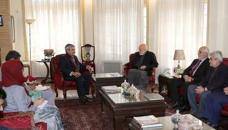 Karzai urges India to provide continued assistance for education