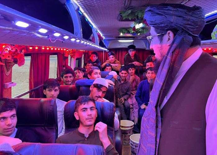 Over 90 Afghan refugees released by Pakistan return home