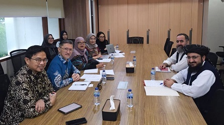 افغان سفير د اندونيزيا له چارواکو سره د بنديانو او افغان کډوالو په ستونزو  خبرې کړي