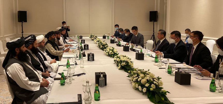 ملا برادر په دوحه کې د چين دبهرنيو چارو وزير سره کتلي