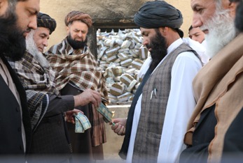 کندهار کې څه باندې څلور سوه مېلونه زړې افغانۍ وسوځول شوې