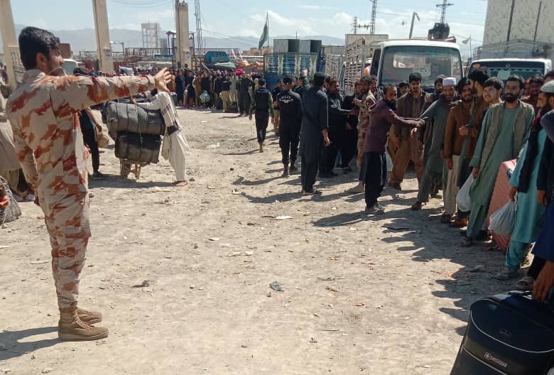 د پاکستان له زندانونو ۸۲ نور افغان کډوال خوشې شول