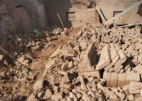 د ديوال نړېدو له امله دوه تنه مړه او درې ټپيان شول