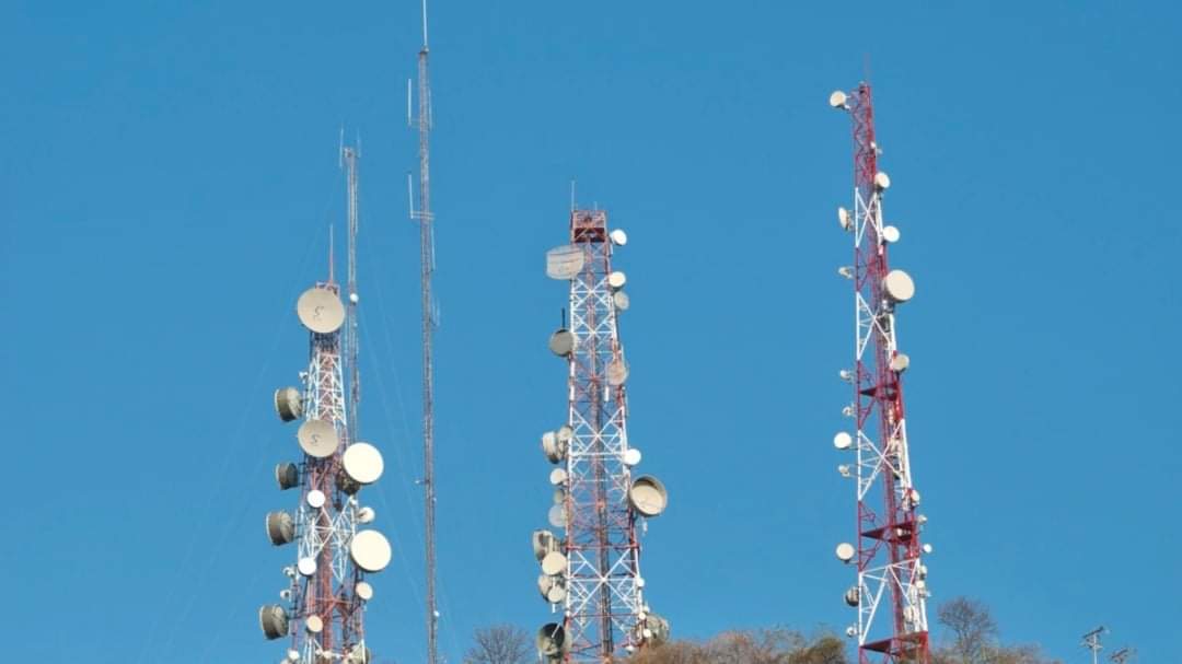 د مخابراتي شبکو نژدې اوولس سوه ټاورونه بېرته فعال شوي