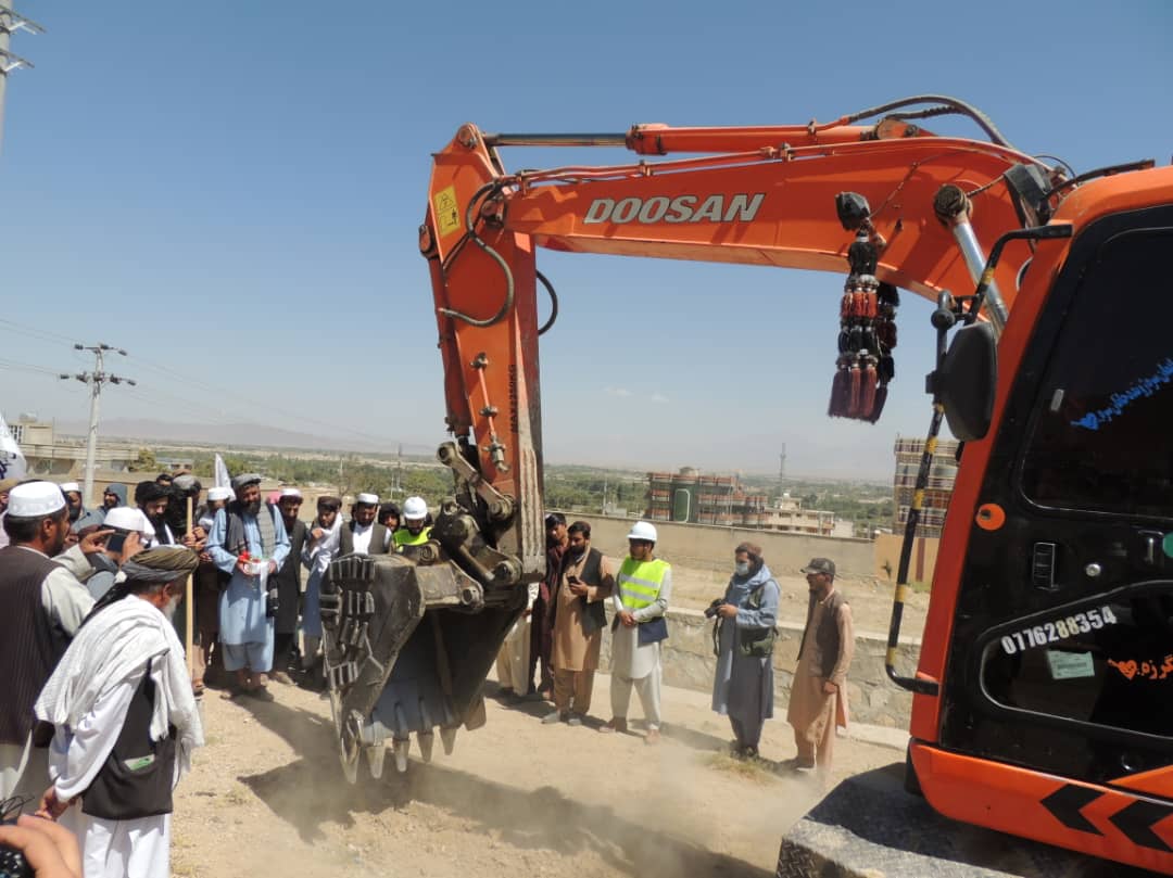 لوګر کې د اوبو رسولو د يوې شبکې چارې پيل شوې