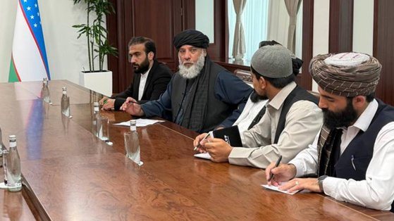 د صنعت وزير د ازبکستان د صدراعظم له مرستيال سره وکتل