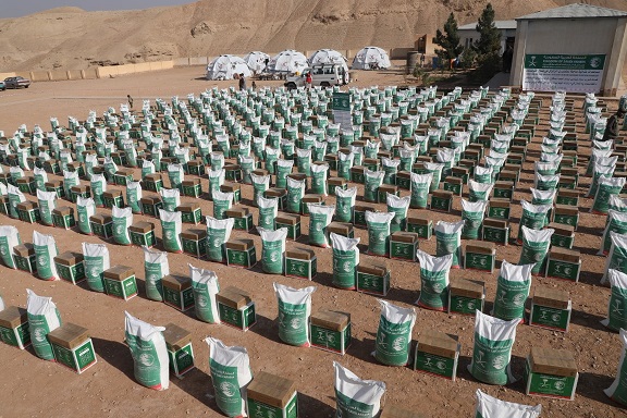 سمنګان کې په ۴۰۰ زلزله ځپلو کورنيو مرستې ووېشل شوې