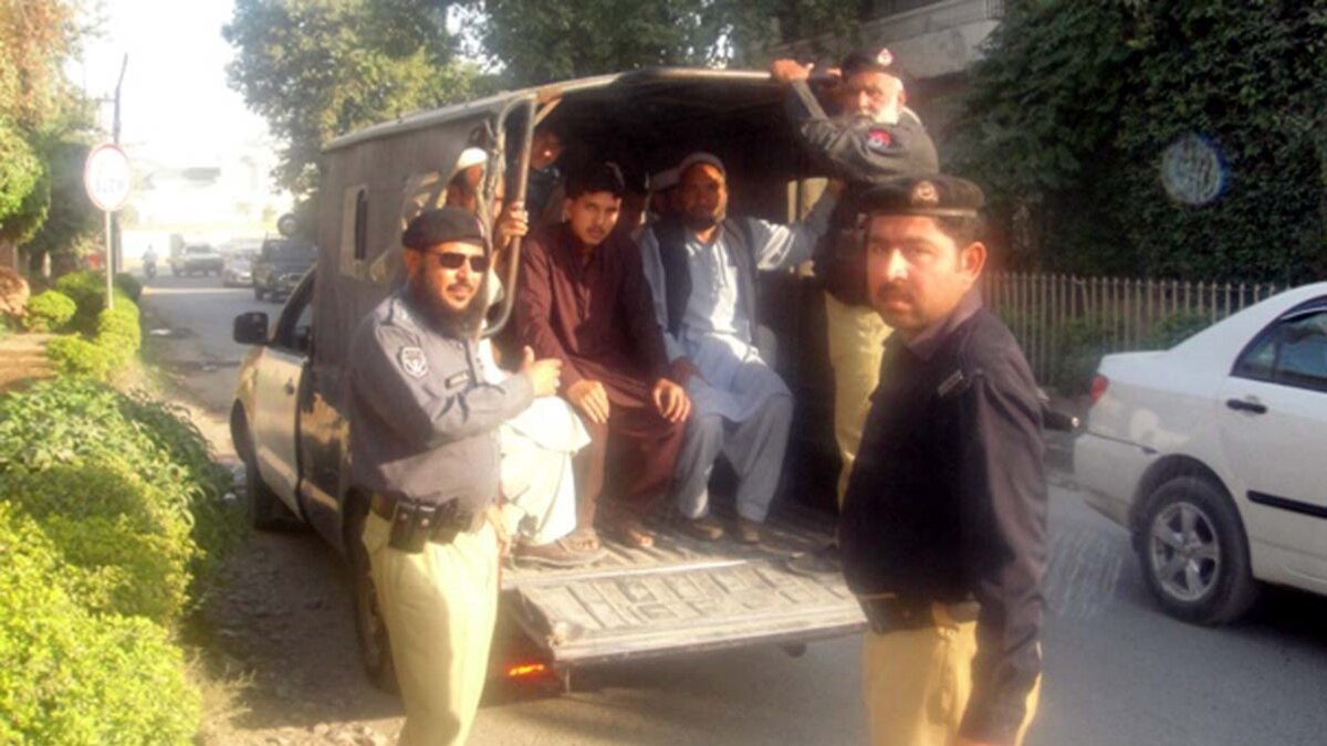 کډوالو وزارت: پاکستان دې د افغانانو د نيولو لړۍ بنده کړې
