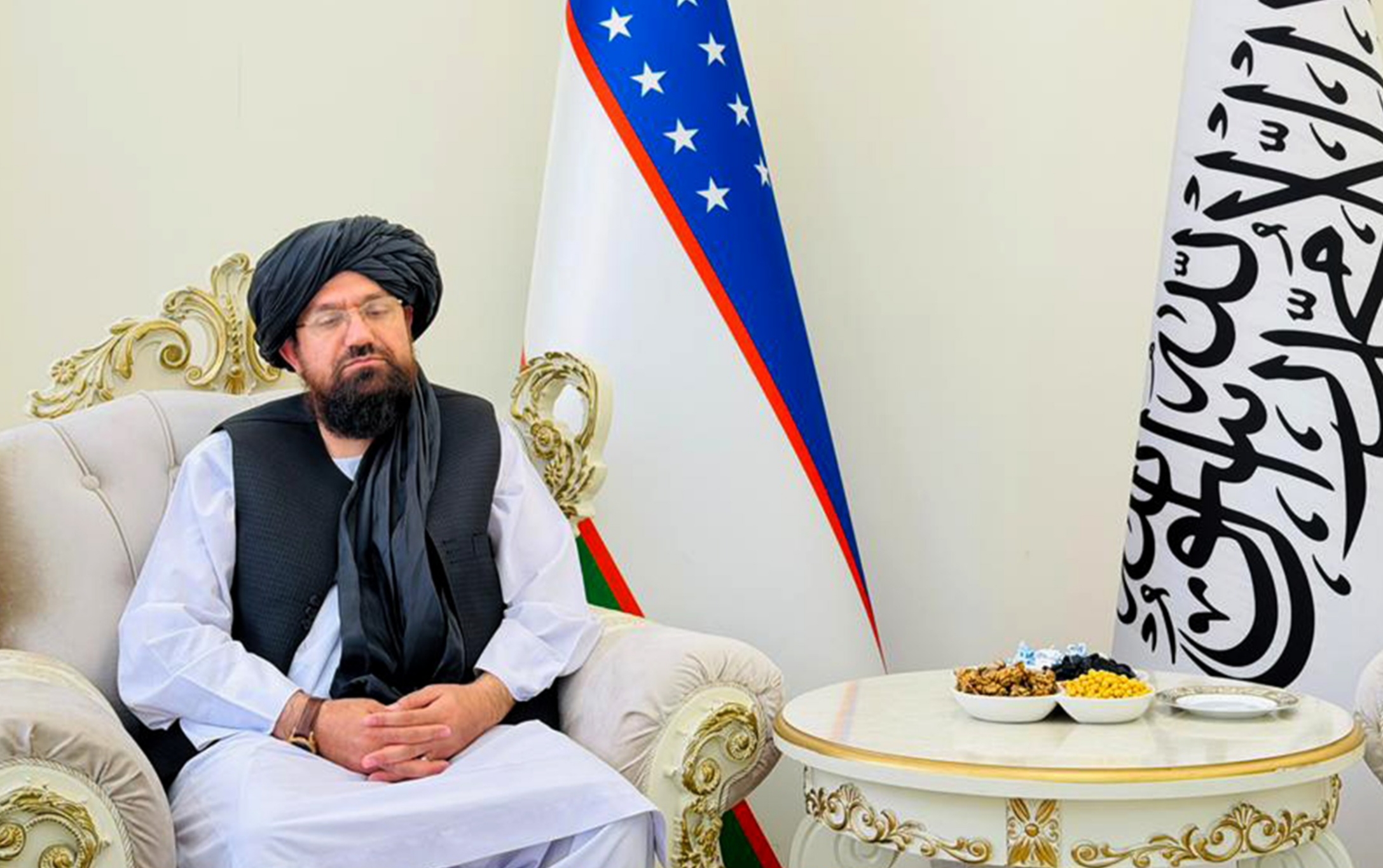 د افغانستان د اوبو او انرژۍ وزارت مرستيال ازبکستان ته سفر وکړ