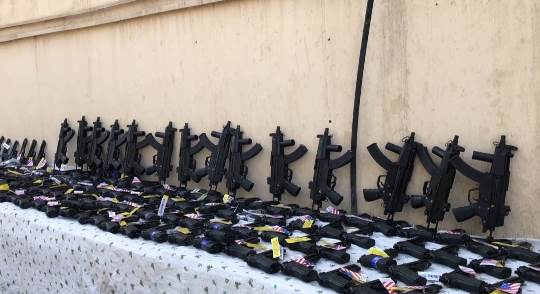 د کډوالو په موټر کې راوړل شوې سلګونه ميله وسلې ونيول شوې