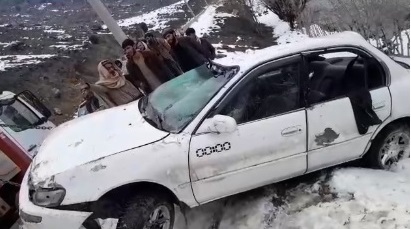 سيند ته د موتر غورځېدو پېښه کې پنځه تنه ټپيان شول