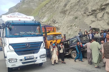 د موټرو ټکر کې پنځه تنه مړه او ۱۱ ټپيان شول