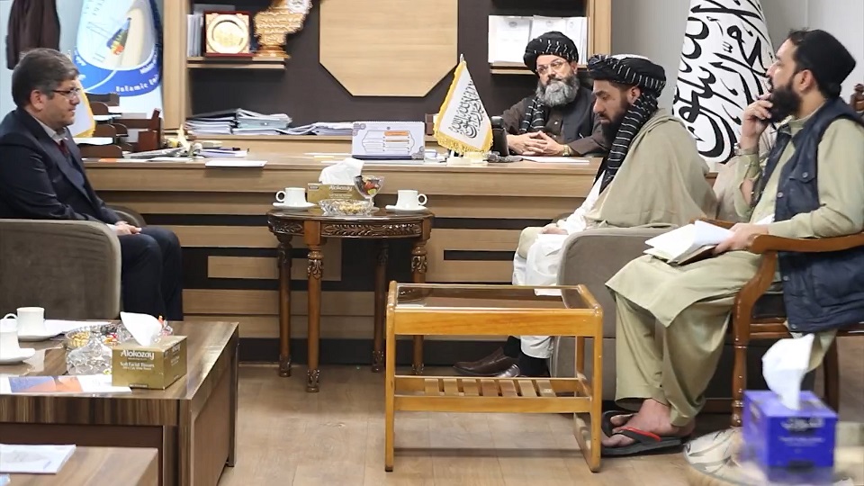 افغان او ايرانی چارواکو د افغانستان له لارې له چين سره د ايران د نښولولو په اړه خبرې کړي