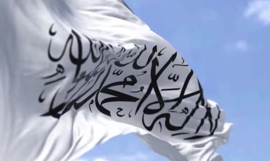 کندهار کې د اسلامي امارت له بيرغ  پرته د نورو بيرغونو پر چاپ او پلور بنديز ولګېد