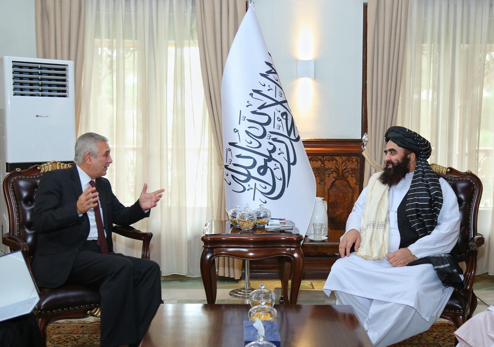 متقي د ازبکستان سفير سره کابل ته د پروازونو د پيلېدو په اړه خبري کړې