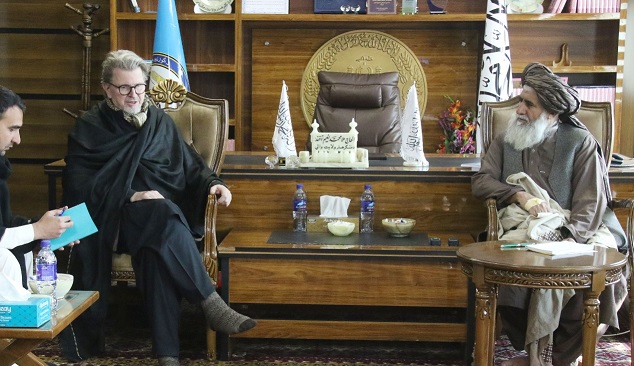 د ننګرهار والي سره د ناروې کمېټې عمومي رئيس د خدماتو د دوام په موخه وکتل