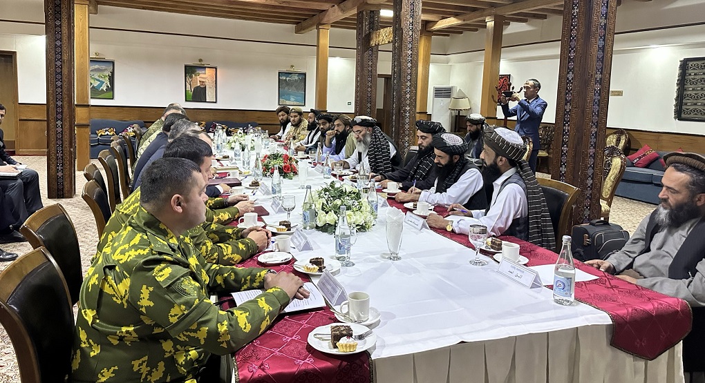 د بدخشان د والي په مشرۍ يو پلاوی تاجکستان ته تللی